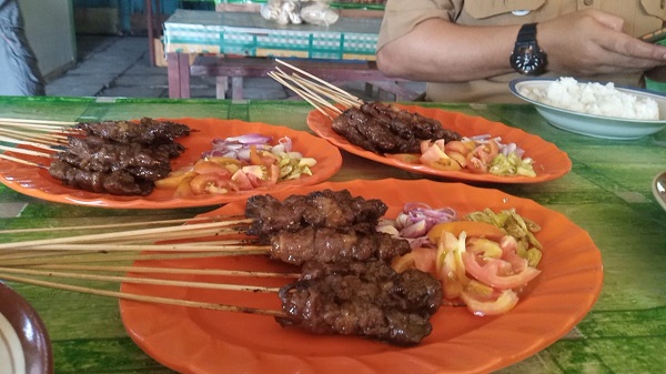 Sate Tris: Rasa Legenda di Setiap Tusuk