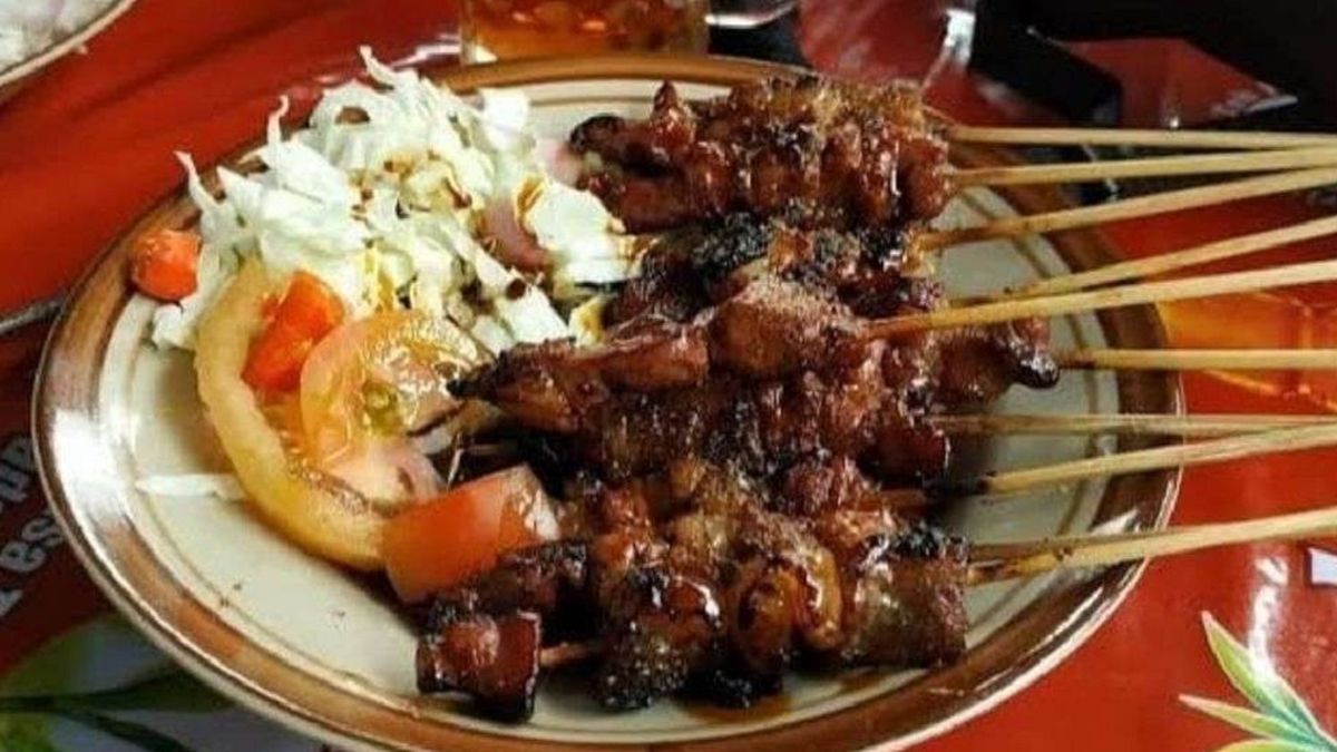 Sate Legenda Cilacap: Kenikmatan yang Menggigit Jiwa